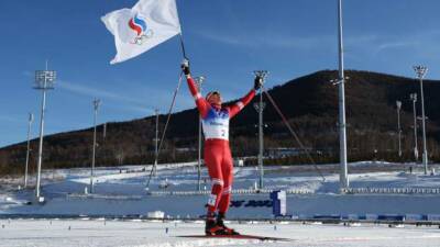 Winter Olympics: Alexander Bolshunov wins astonishing skiathlon gold - bbc.com - Britain - Russia - Finland - Scotland - Norway - Beijing