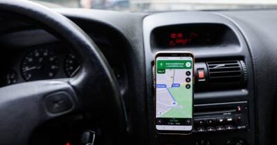 Google Maps y su nueva función: cómo activar el modo oscuro | Conducir | Motor EL PAÍS