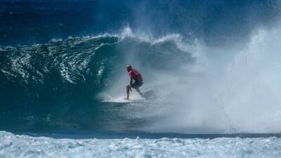 Days before 50th birthday, surfing great Kelly Slater wins Billabong Pro Pipeline in Hawai'i