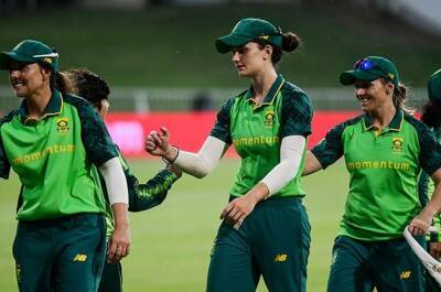 Laura Wolvaardt - Hayley Matthews - WATCH | Did you see that? Laura Wolvaardt pouches unbelievable effort against Windies - news24.com