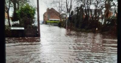 River Mersey - Streets flooded and river bursts its banks across Greater Manchester as residents issued warning - manchestereveningnews.co.uk - Manchester - county Wood
