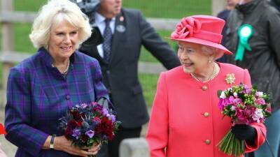 Isabel II "corona" a Camilla: será reina consorte