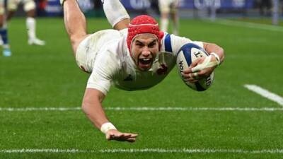 Six Nations 2022: France 37-10 Italy - Gabin Villiere scores hat-trick for hosts