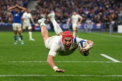 Villiere hat-trick sends France top of Six Nations