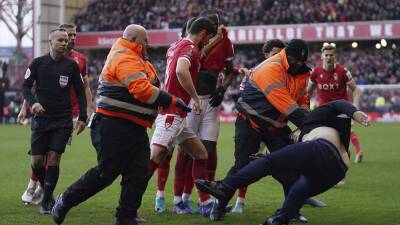 Joe Worrall - Police arrest fan after Nottingham Forest players attacked - foxnews.com - Britain -  Leicester - county Forest