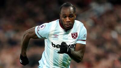 David Moyes concerned about effect of jet-setting on goal-shy Michail Antonio