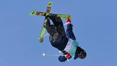 Kirsty Muir - Eileen Gu - Winter Olympics: British teenager Kirsty Muir qualifies for ski big air final - bbc.com - Britain - Scotland - Canada - Beijing - county Woods