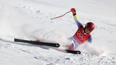 Mikaela Shiffrin - Mikaela Shiffrin's wait for third Olympic gold to continue after crashing out of giant slalom at Beijing Winter Olympics - abc.net.au - China - Beijing - Washington