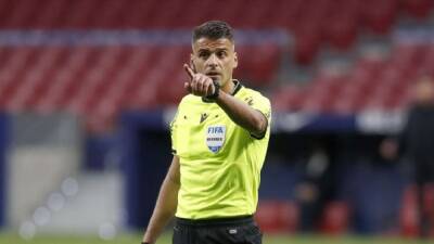 Polémica arbitral del Barcelona - Atlético y Real Madrid-Granada, en directo hoy: jugadas clave y VAR