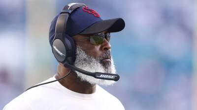 Brian Flores - Michael Reaves - Texans reportedly considering Lovie Smith for coaching vacancy - foxnews.com - Florida - county Miami -  Chicago - county Eagle - state Texas -  Indianapolis - county Garden - state Illinois - county Bay