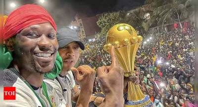 Ecstatic crowds greet Senegal team on return home after winning Africa Cup of Nations