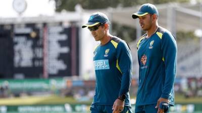 Pat Cummins - Justin Langer - Aaron Finch - Usman Khawaja says only Pat Cummins and Aaron Finch can end speculation on Justin Langer's exit - abc.net.au - Australia - county Johnson - county Mitchell