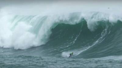 Hallan a los surfistas perdidos entre olas gigantes en Ribadeo - en.as.com