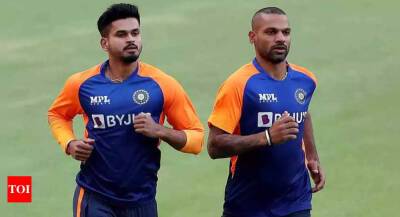 Shikhar Dhawan, Shreyas Iyer test Covid-19 negative, cleared to train: Sources - timesofindia.indiatimes.com - India