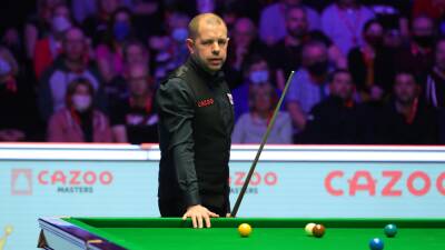 Players Championship snooker 2022: Barry Hawkins topples No 1 seed Zhao Xintong to reach quarter-finals