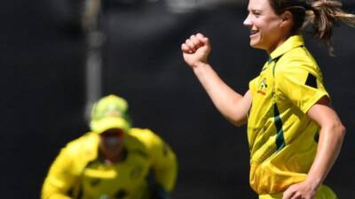 Perry back on top of allrounder rankings