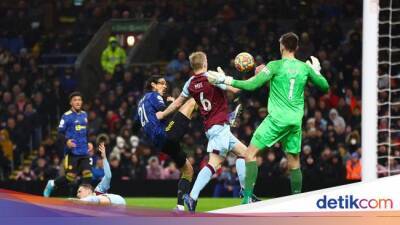 Cristiano Ronaldo - Marcus Rashford - Paul Pogba - Jadon Sancho - Bruno Fernandes - Raphael Varane - Josh Brownhill - Babak Pertama - Liga Inggris - Pogba Bawa MU Memimpin 1-0 atas Burnley di Babak Pertama - sport.detik.com - Manchester -  Sancho