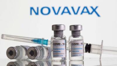 Sanidad establece quién recibirá la nueva vacuna Novavax: así es, cómo se administra y efectos adversos