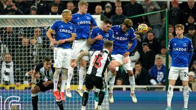 Kieran Trippier scores stunning free-kick as Newcastle ease to win over Everton