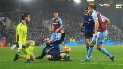 Manchester United held at Premier League bottom side Burnley