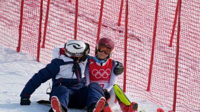 America’s Mikaela Shiffrin crashes out of slalom after nightmare Olympics run