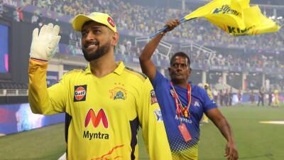 Former Auctioneer Narrates Story Of IPL's "First Bidding War" For MS Dhoni