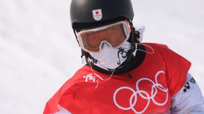 Snowboarding-Japan's Hirano roars into halfpipe final, White qualifies