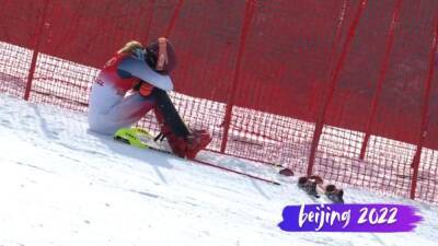Mikaela Shiffrin - World reacts to Winter Olympics’ most heartbreaking scene as champ crashes out again - 7news.com.au - Usa - China - Beijing