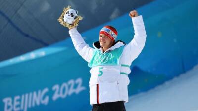 Freestyle skiing-Ruud remembers late father after dominant Big Air win