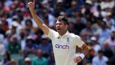 Anderson, Broad can play for England again, says Strauss
