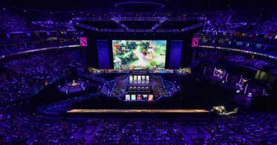 What are esports, how many people watch it - and how much are esports players paid?