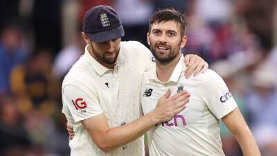 Chris Silverwood - Joe Root - Ashley Giles - James Anderson - Graham Thorpe - Ollie Robinson - Stuart Broad - Andrew Strauss - Chris Woakes - Matt Parkinson - Craig Overton - England bowlers need to show 'leadership' without James Anderson & Stuart Broad - Andrew Strauss - bbc.com - Australia