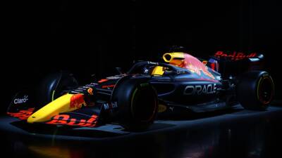 Red Bull enseña poco del RB18