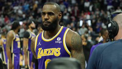 Mark J.Terrill - Russell Westbrook - Lebron James - Tony Gutierrez - LeBron James, Lakers teammates exchange words with fans, get booed during blowout loss to Pelicans - foxnews.com - New York - Los Angeles -  Detroit - state California -  New Orleans