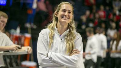 Florida names Kelly Rae Finley women's coach, gives her 5-year deal - foxnews.com - Georgia - Florida -  Kentucky - state Tennessee - state Texas -  Nashville -  Minneapolis
