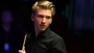 Welsh Open: Ukrainian teenager Iulian Boiko into second round