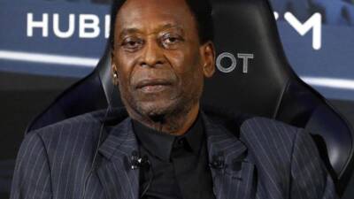 Pele has left hospital after infection