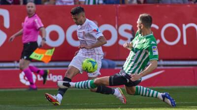 Benito Villamarín - Tecatito ilusiona en Nervión - en.as.com