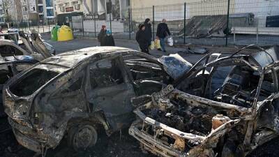 Volodymyr Zelenskyy - Live: 65-km-long Russian convoy nears Kyiv as shelling intensifies - euronews.com - Russia - Ukraine