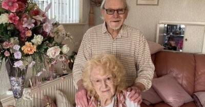 Pensioner, 90, proposes to his sweetheart, 92, while she's having a heart-attack - manchestereveningnews.co.uk
