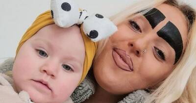Mum-of-two says she is threatened with social services because of her huge eyebrows - manchestereveningnews.co.uk - Britain