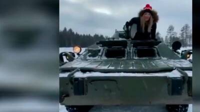 El vídeo de casi 10M de visualizaciones de una tiktoker ucraniana en un tanque ruso - en.as.com