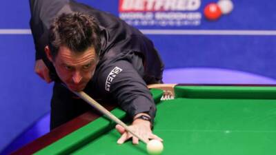 Welsh Open: Ronnie O'Sullivan beats James Cahill as he plays 'for a bit of fun'