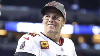 Bucs' to 'leave the light on' for Tom Brady amid return questions, GM says