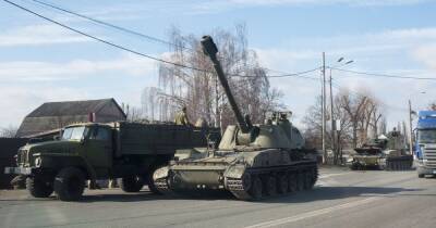 Can I (I) - Stunning footage emerges of man confronting Russian tank in Ukraine - manchestereveningnews.co.uk - Russia - Ukraine - Belarus -  Kherson