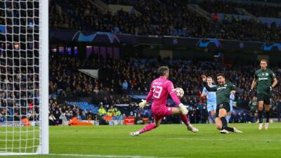 City sail through to last eight after Sporting stalemate