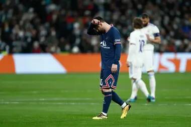 Lionel Messi - Kylian Mbappe - Fans Accuse Lionel Messi Of 'Ghosting' As PSG Crash Out Of The Champions League - sportbible.com - Manchester - France -  Paris