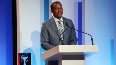 Tiger Woods remembers past, thanks family in World Golf Hall of Fame induction speech
