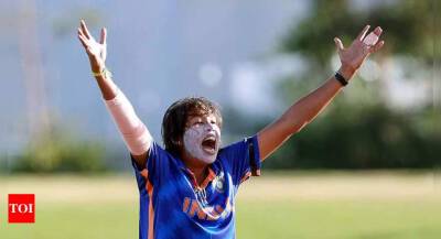 Amelia Kerr - Jhulan Goswami becomes joint highest wicket-taker in Women's Cricket World Cup history - timesofindia.indiatimes.com - Australia - New Zealand - India - Pakistan - county Hamilton