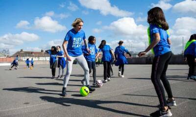 Ellen White - Kelly Smith delighted by number of girls taking part in schools football session - theguardian.com